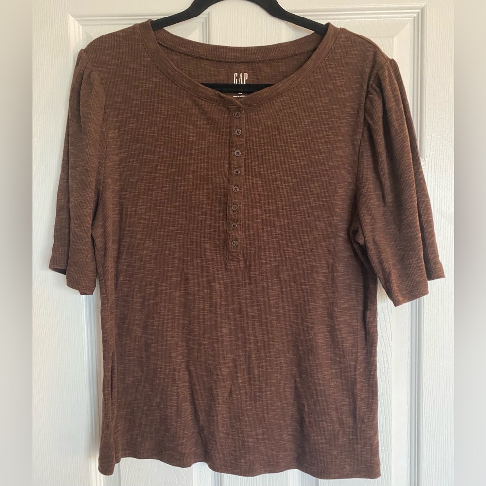 Gap woman’s ribbed Henley. Size XL. NWOT